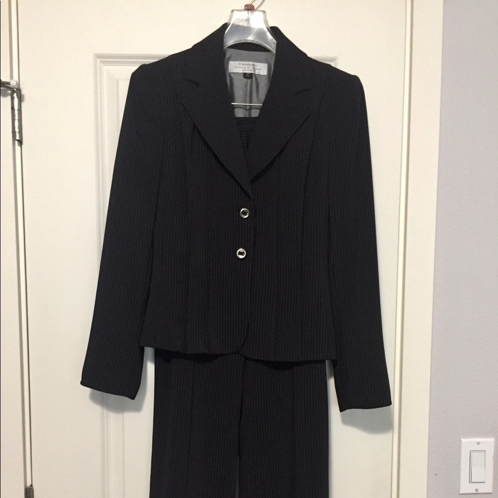 Tahari Arthur S Levine Women's Pants Suit
